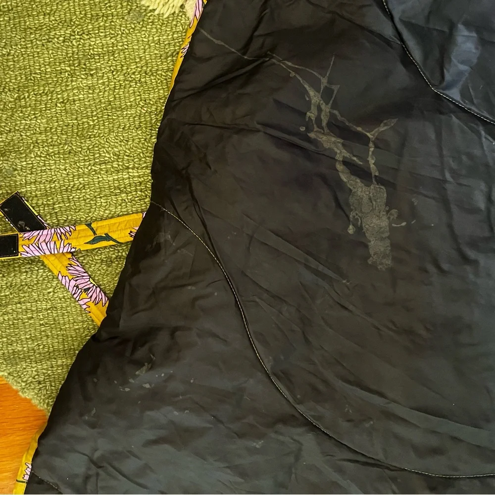 Baggu Daisy Chain Puffy Picnic Blanket - Picture 4 of 6